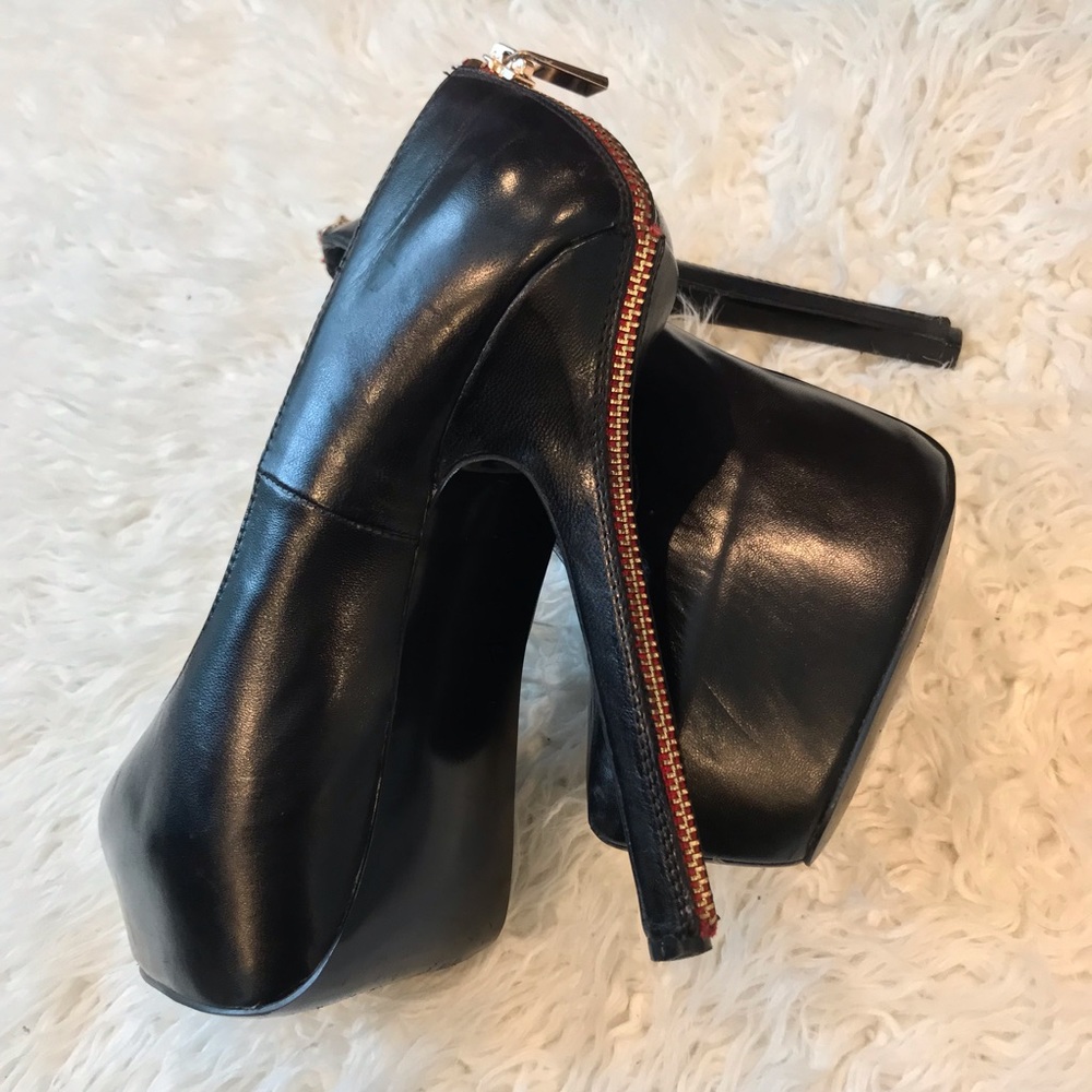 Black Platform Pumps
